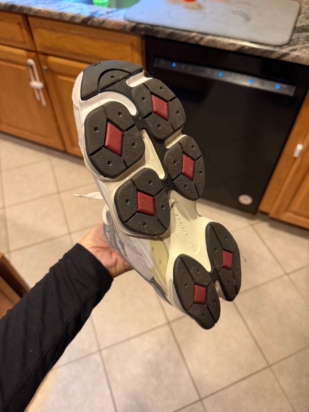 SHOES - Picture 3 of 4
